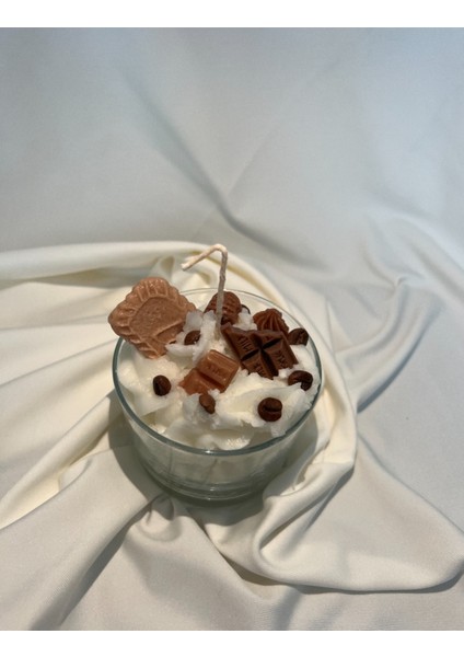 Kremalı Çikolata Parçacıklı ve Lotus Bisküvili Kokulu Mum fırsatları