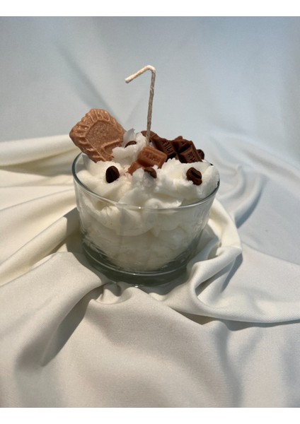 Kremalı Çikolata Parçacıklı ve Lotus Bisküvili Kokulu Mum indirimleri