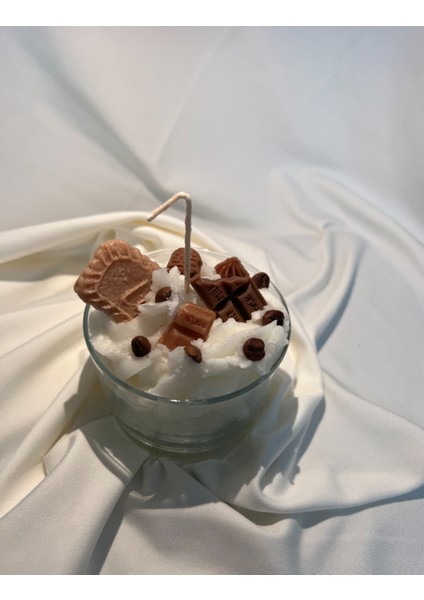 Kremalı Çikolata Parçacıklı ve Lotus Bisküvili Kokulu Mum