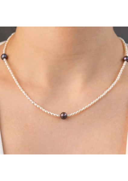 Siyah-Beyaz Inci Minimal Kolye