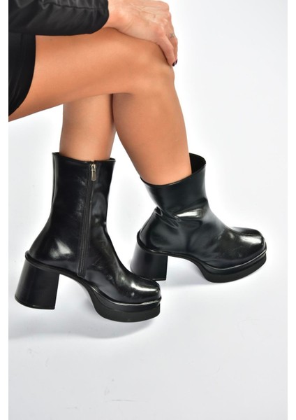 V272784260 Siyah Rustik Kalın Topuklu Kadın Bot