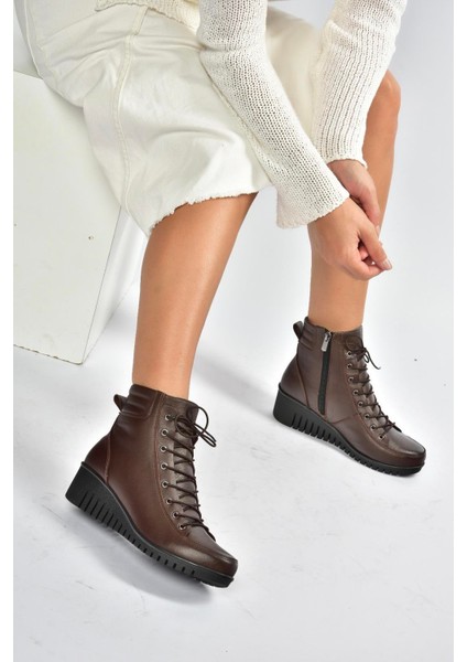 V324245103 Kahverengi Hakiki Deri Bağcıklı Klasik Kadın Bot indirimleri