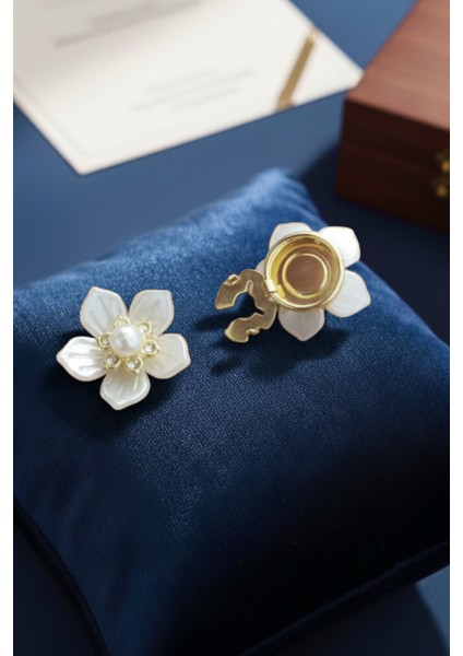 Pearl Blossom Elegance Yeni Trend Inci Kristal Detaylı Çiçek Düğme Kapağı Broş 1 Adet