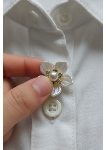 Pearl Blossom Elegance Yeni Trend Inci Kristal Detaylı Çiçek Düğme Kapağı Broş 1 Adet indirimleri