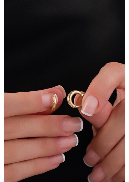 14 Ayar Altın Zarif Çizgili Midye Halka Küpe modelleri