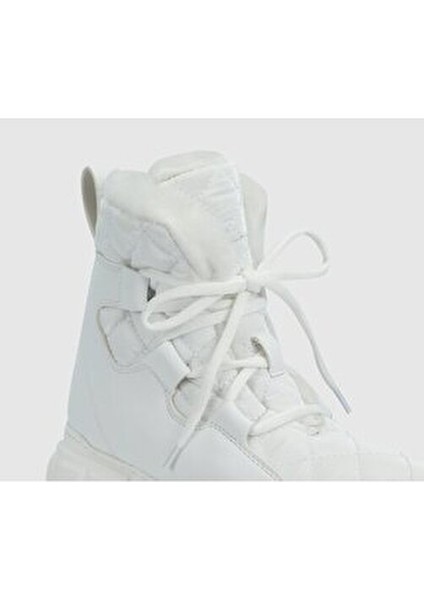 Beyaz Kadın Bot indirimleri