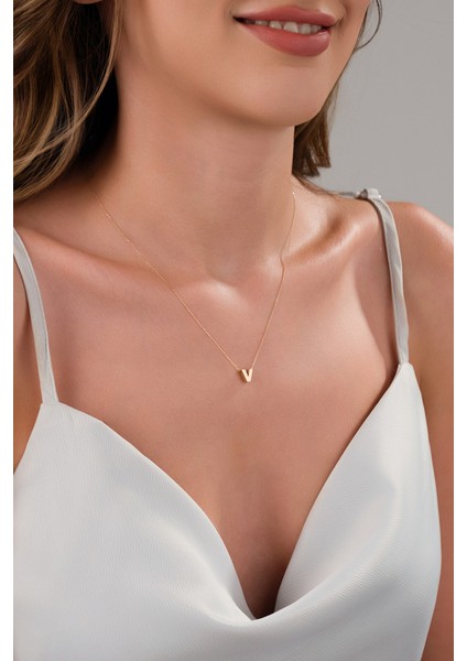 14 Ayar Altın 3 Boyutlu V Harfli Kolye