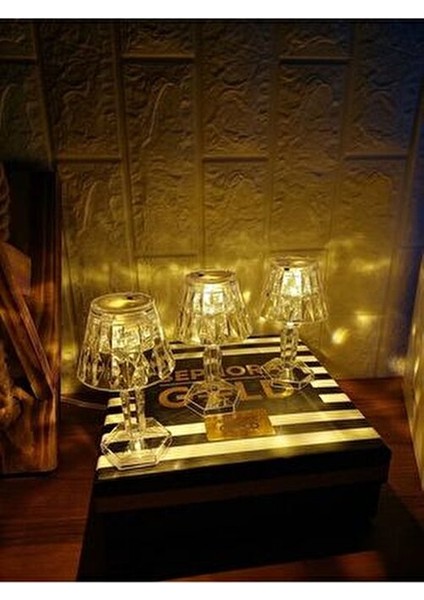 Küçük Boy Kristal Elmas LED Masa Lambası Pilli 12 cm Mini Şeffaf Abajur fırsatları