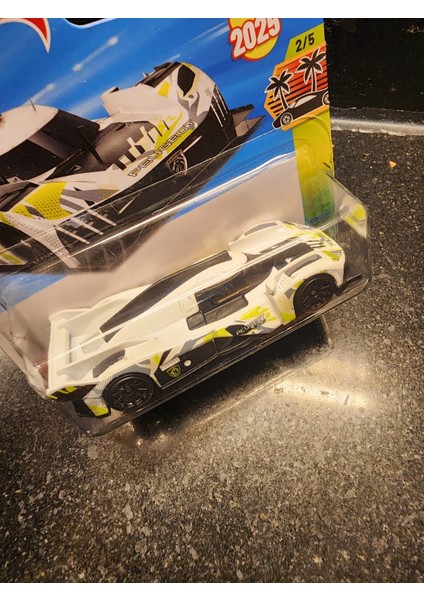 Hot Wheels 1/64 Peugeot 9x8 Hypercar modelleri