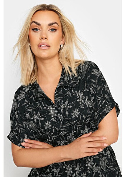 Büyük Beden Kadın Kısa Kollu Desenli Düğmeli Gömlek 303356 Şık ve Rahat Tasarım fırsatları