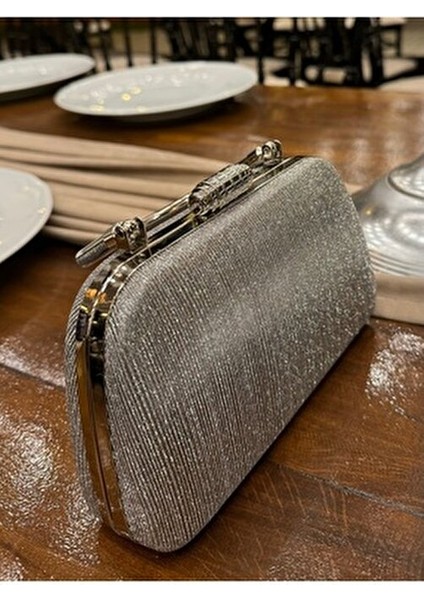 Kadın Simli Tutma Detaylı Abiye Omuz Çantası modelleri