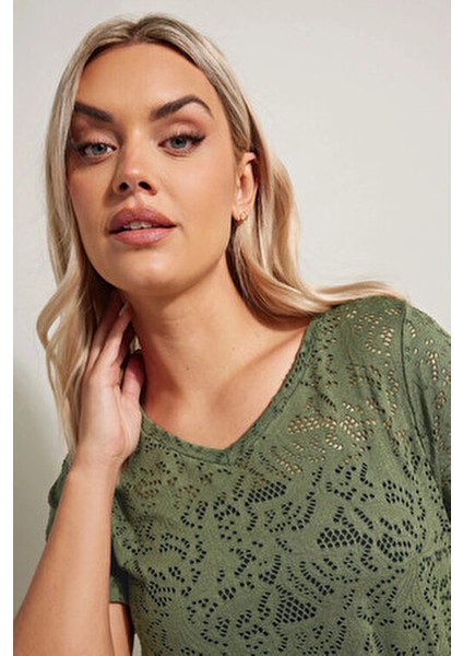 Kadın Büyük Beden V Yaka Kolsuz Dantel T-Shirt 304091 Dokuma Malzemeden modelleri