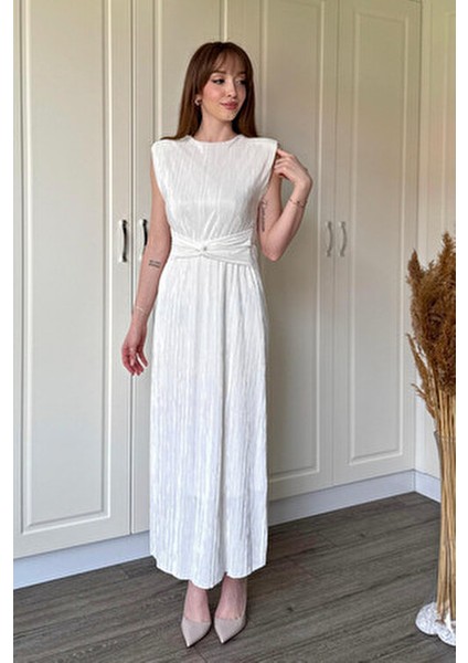 Vatkalı Krinkıl Midi Bel Detaylı Beyaz Elbise
