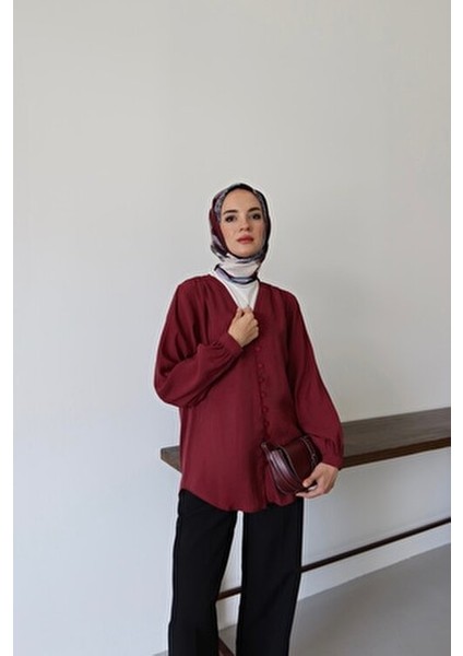V Yaka Önü Düğme Detaylı Tesettür Gömlek Bordo fiyatları