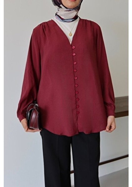 V Yaka Önü Düğme Detaylı Tesettür Gömlek Bordo fırsatları