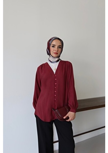 V Yaka Önü Düğme Detaylı Tesettür Gömlek Bordo indirimleri