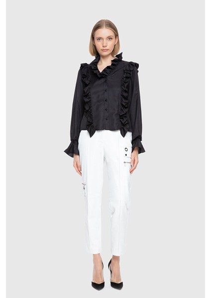 Yakası ve Kenarları Pile Detaylı Siyah Gömlek