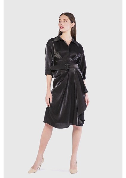 Parlak Yüzeyli Pileli Midi Elbise