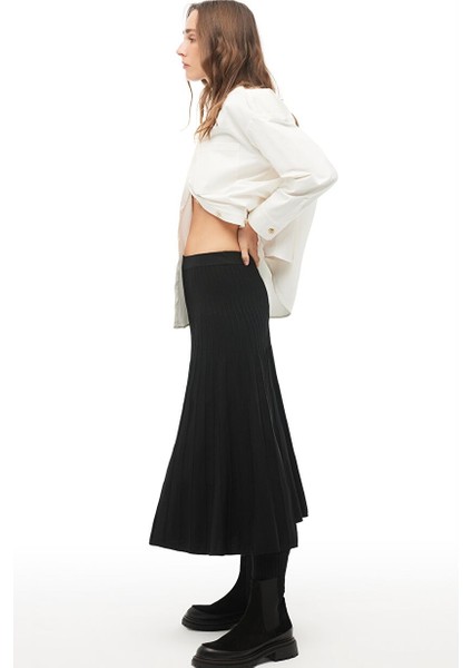 Siyah Orta Bel Midi Triko Etek fiyatları