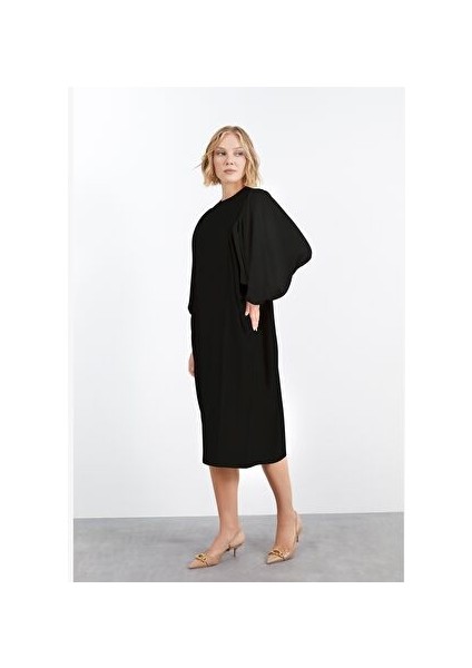 Geniş Kesim Yarasa Kollu Siyah Midi Boy Rahat Elbise