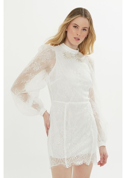 Yakası Işlemeli Dantel Kumaş Kısa Ekru Elbise fiyatları