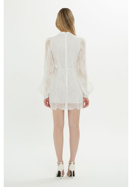 Yakası Işlemeli Dantel Kumaş Kısa Ekru Elbise modelleri