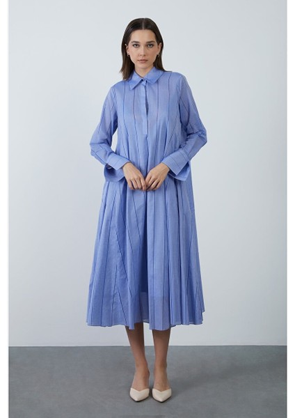 Arkada Derin Pilili Kol Detaylı Mavi Elbise