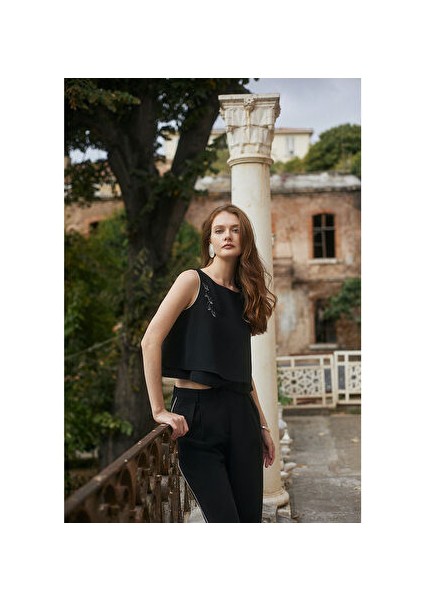 Line Detaylı Siyah Bluz