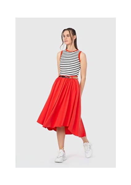 Zincir ve Deri Kemer Detaylı Kırmızı Etek