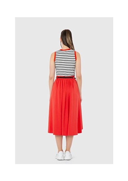 Zincir ve Deri Kemer Detaylı Kırmızı Etek modelleri