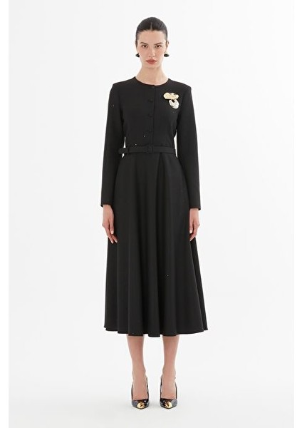 Düğmeli Broşlu Midi Boy Elbise