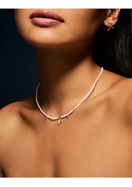 Z Beyaz Boncuk Detaylı Kolye Altın Kaplama