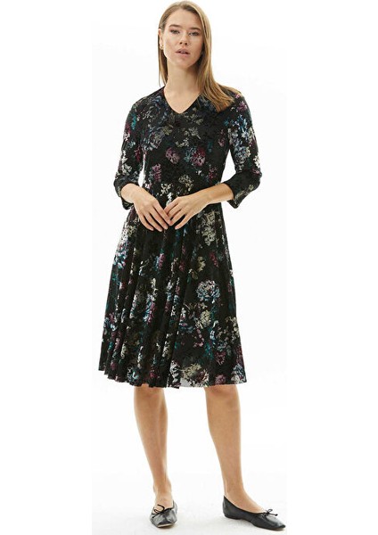 V Yaka Desenli Siyah Standart Kadın Elbise 23KSL7352 fiyatları