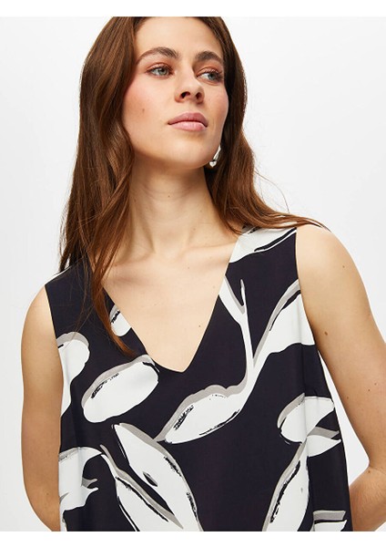 Monochrome Yaprak Desen V Yaka Atlet 013 indirimleri