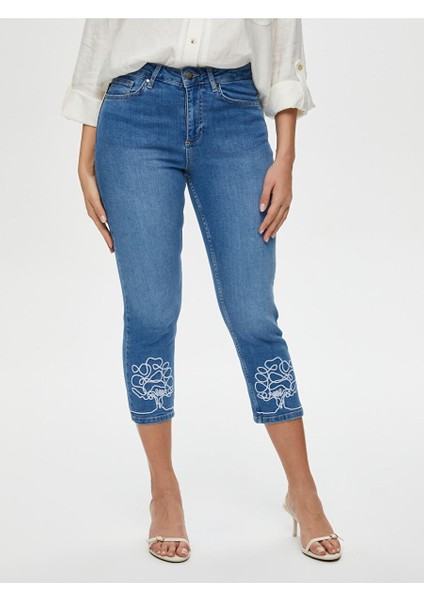 Paçası Ağaç Nakışlı Slim Fit Jean Caprı S25JCP001 fiyatları