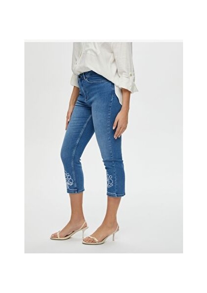 Paçası Ağaç Nakışlı Slim Fit Jean Caprı S25JCP001 modelleri