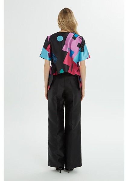 Geometrik Desenli Yuvarlak Yaka Renkli Bluz fırsatları