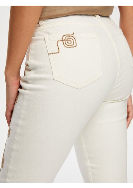Yanları Ip Nakışlı Slim Fit Jean Pantolon S25JPN002 fırsatları