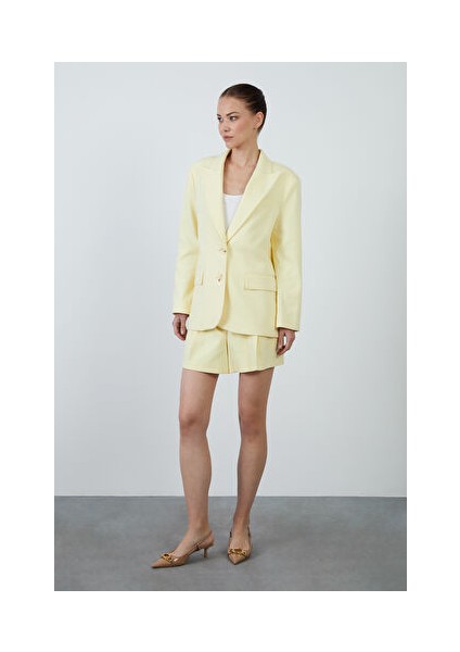 Kollarda Origami Katlama Detaylı Işlemeli Sarı Ceket modelleri