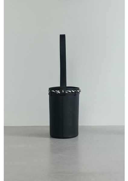 Siyah Lora Kemerli Deri Çanta