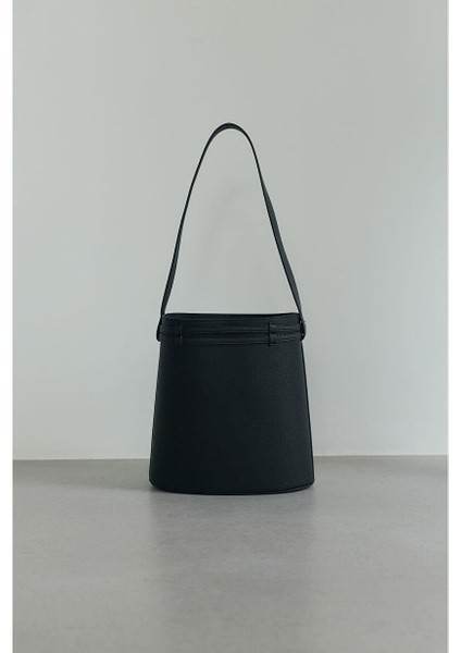 Siyah Lora Kemerli Deri Çanta