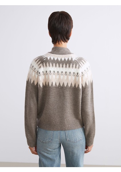 Yeni Sezon Yarım Balıkçı Yaka Desenli Kadın Triko Kazak fırsatları