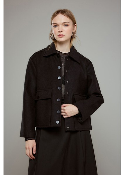 Çıtçıtlı Kısa Bebe Yaka Kaban Siyah