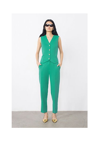 Gold Düğme ve Toka Detaylı Yeşil Yelek