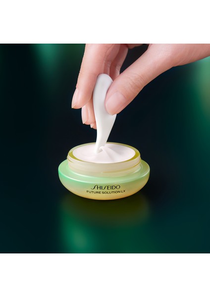 Future Solution Lx 15 ml Eye Cream fırsatları