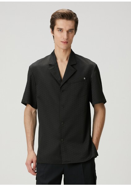 Siyah Logo Motifli Kısa Kollu Gömlek
