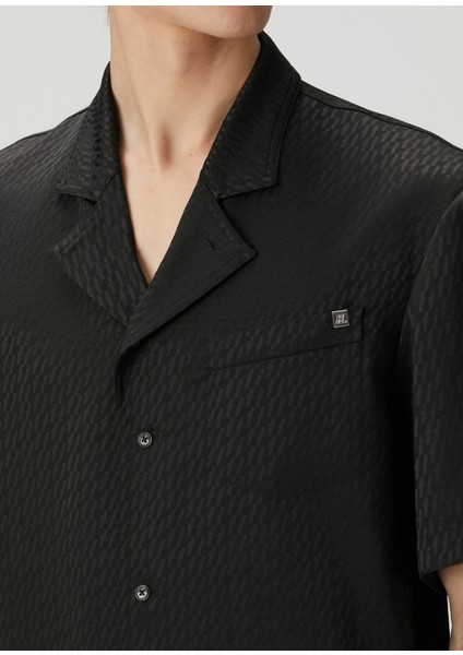 Siyah Logo Motifli Kısa Kollu Gömlek indirimleri