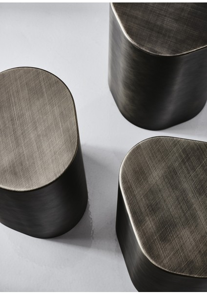 Pancho Gri Fırça Darbeli Asimetrik Çelik Yan Sehpa modelleri