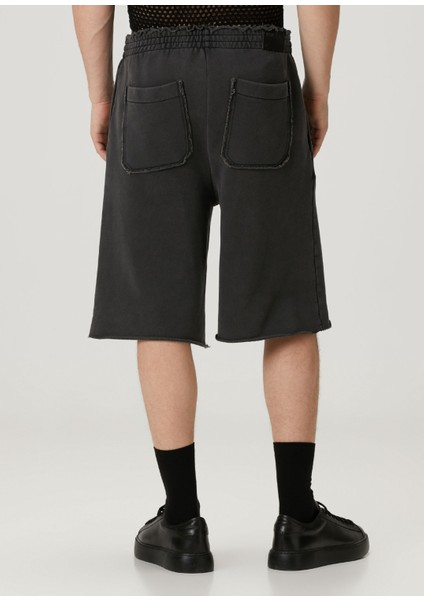 Siyah Bermuda indirimleri