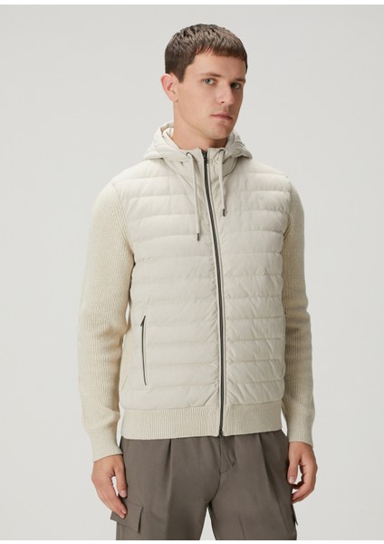 Kırık Beyaz Kapüşonlu Kapitone Garnili Yün Mont modelleri